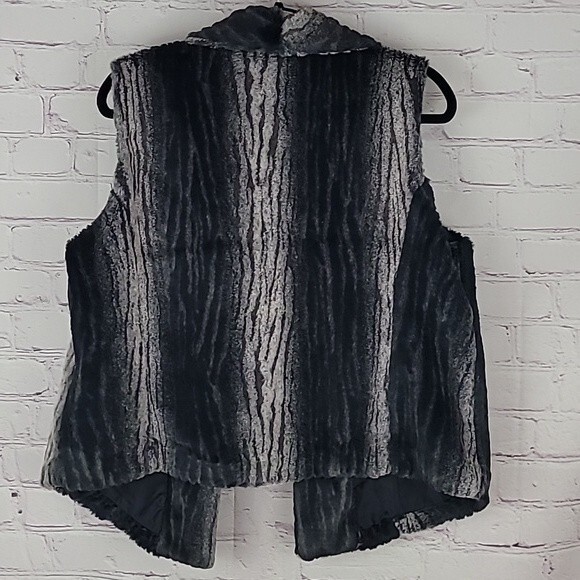Tribal Gray Faux Fur Open Front Vest. Size Large - Picture 3 of 6